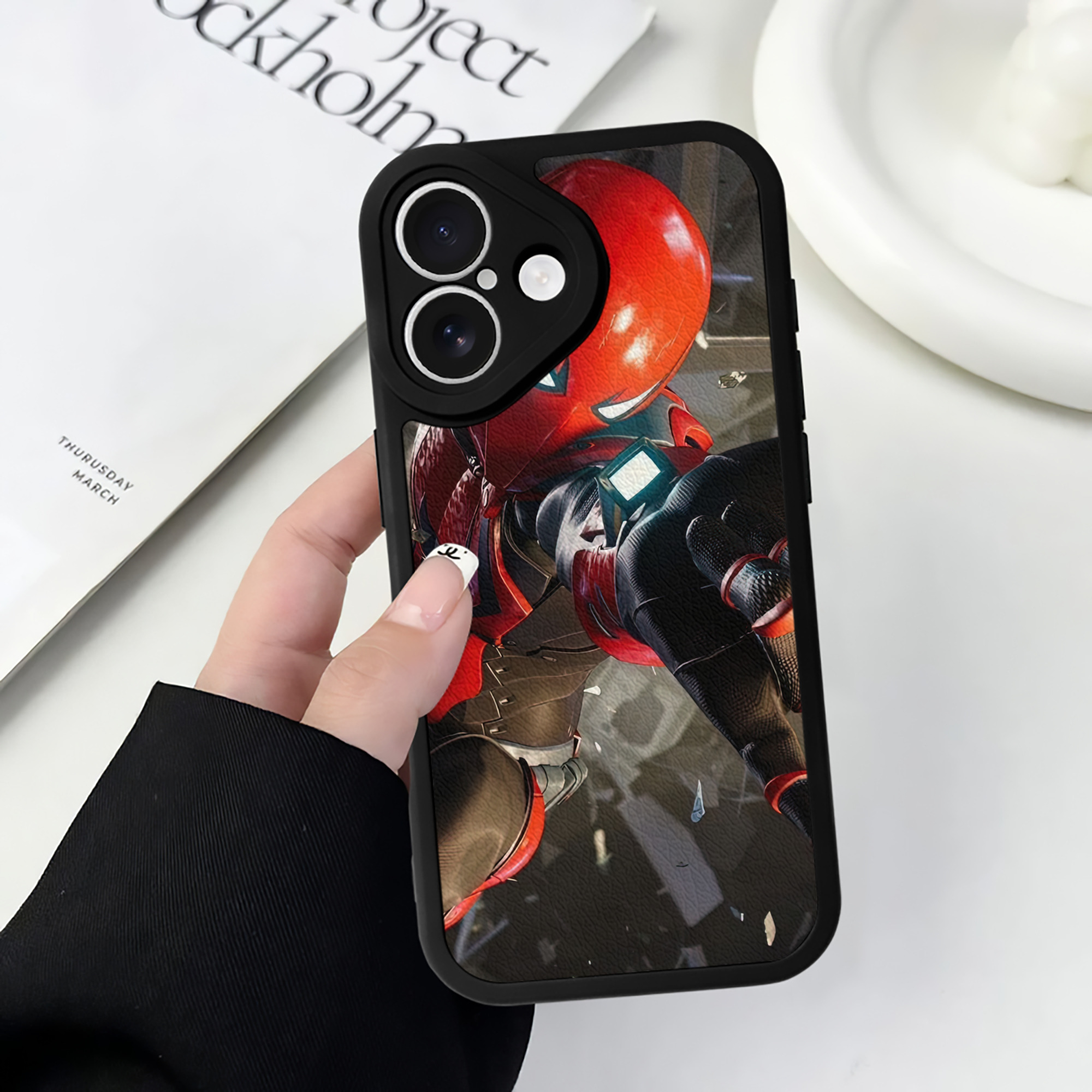 Spider Man スパイダーマン 【iPhone 16シリーズ対応】シリコンスマホケース（レザー調） 材質：シリコン